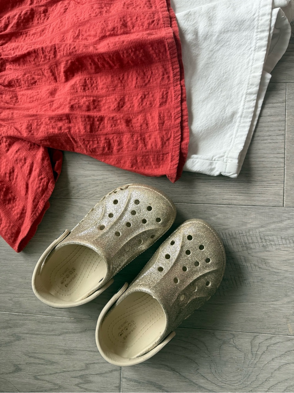 CROCS Kids Glitter Clog in Gold